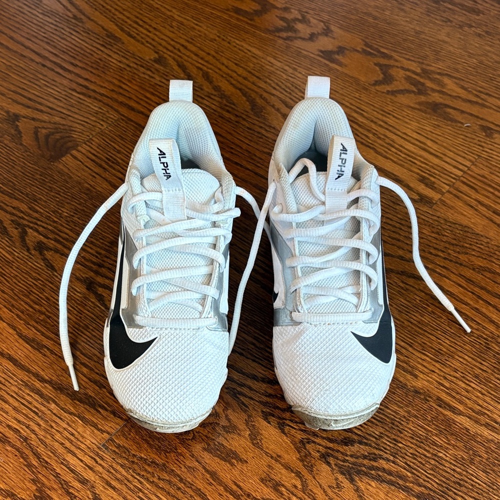 Nike Kids' Alpha Menace 4 Shark Football Cleats size 2.5Y